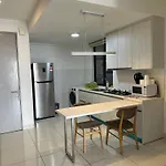1Tebrau Studio Room Netflix Youtube S1907